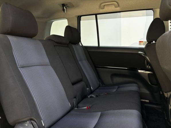 Toyota ISis I Рестайлинг с пробегом 2016 года, цена 1 630 000 рублей, 145800 км, компактвэн, Автокод Объявления