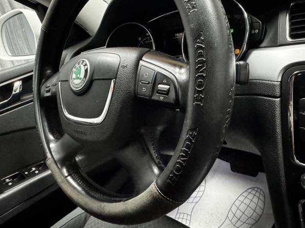 Skoda Superb II с пробегом 2012 года, цена 1 045 000 рублей, 280800 км, лифтбек, Автокод Объявления