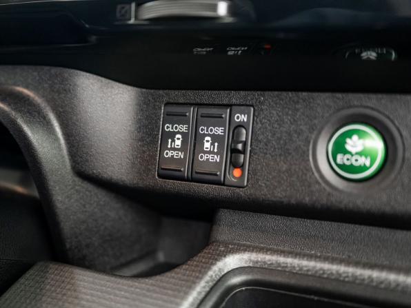 Honda Stepwgn V Рестайлинг с пробегом 2019 года, цена 2 250 000 рублей, 62617 км, минивэн, Автокод Объявления