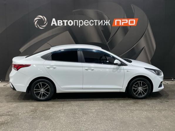 Hyundai Solaris II с пробегом 2017 года, цена 1 180 000 рублей, 120708 км, седан, Автокод Объявления