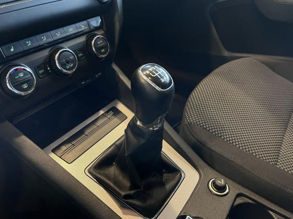 Skoda Octavia III (A7) с пробегом 2014 года, цена 945 000 рублей, 300255 км, лифтбек, Автокод Объявления