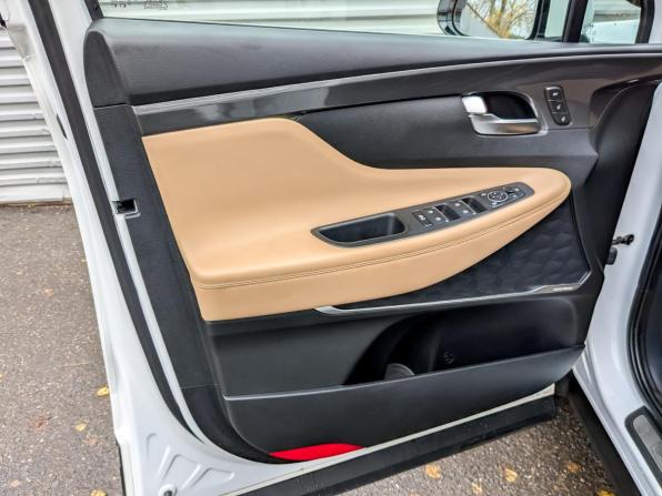 Hyundai Santa Fe IV Рестайлинг с пробегом 2022 года, цена 3 990 000 рублей, 28562 км, внедорожник, Автокод Объявления