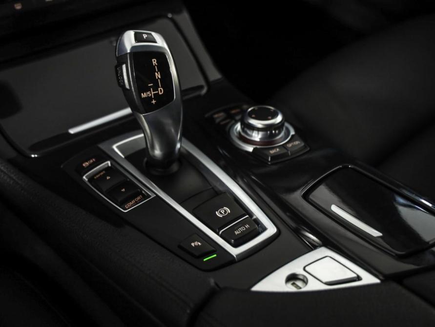 BMW 5 серии VI (F10/F11/F07) Рестайлинг Санкт-Петербург  - изображение 16