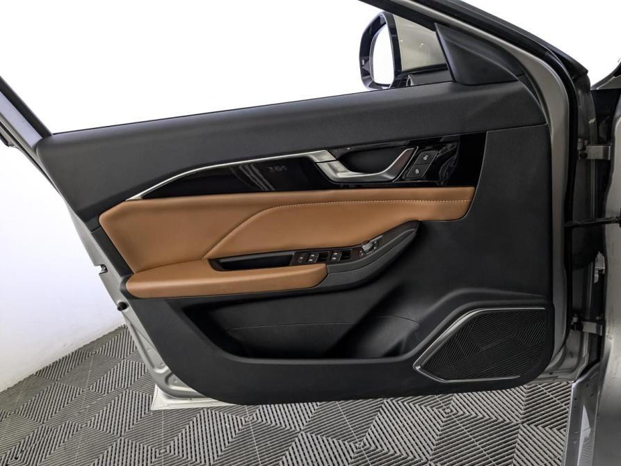 FAW Bestune B70 I Москва  - изображение 19
