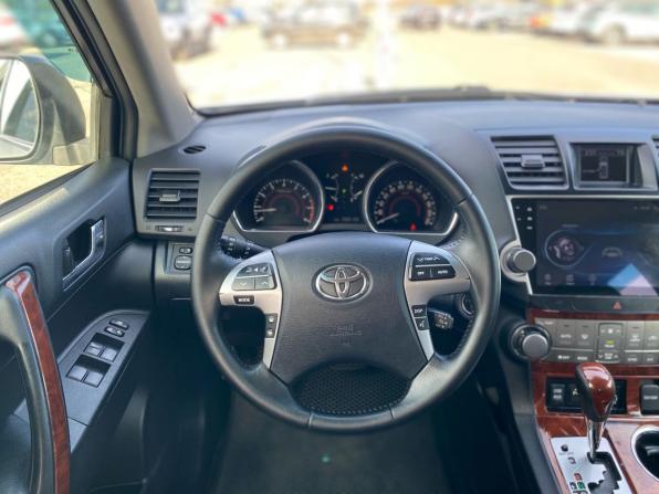 Toyota Highlander II (XU40) Рестайлинг с пробегом 2011 года, цена 1 715 000 рублей, 268200 км, внедорожник, Автокод Объявления