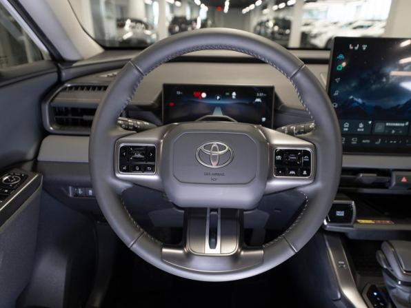 Toyota RAV4 VI (XA60) с пробегом 2026 года, цена 4 140 000 рублей, 37 км, внедорожник, Автокод Объявления