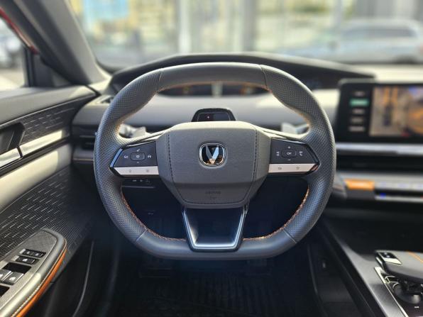 Changan UNI-V I с пробегом 2024 года, цена 2 437 000 рублей, 22760 км, лифтбек, Автокод Объявления