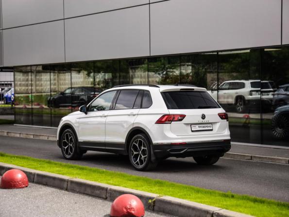 Volkswagen Tiguan II Рестайлинг с пробегом 2021 года, цена 2 614 000 рублей, 33911 км, внедорожник, Автокод Объявления