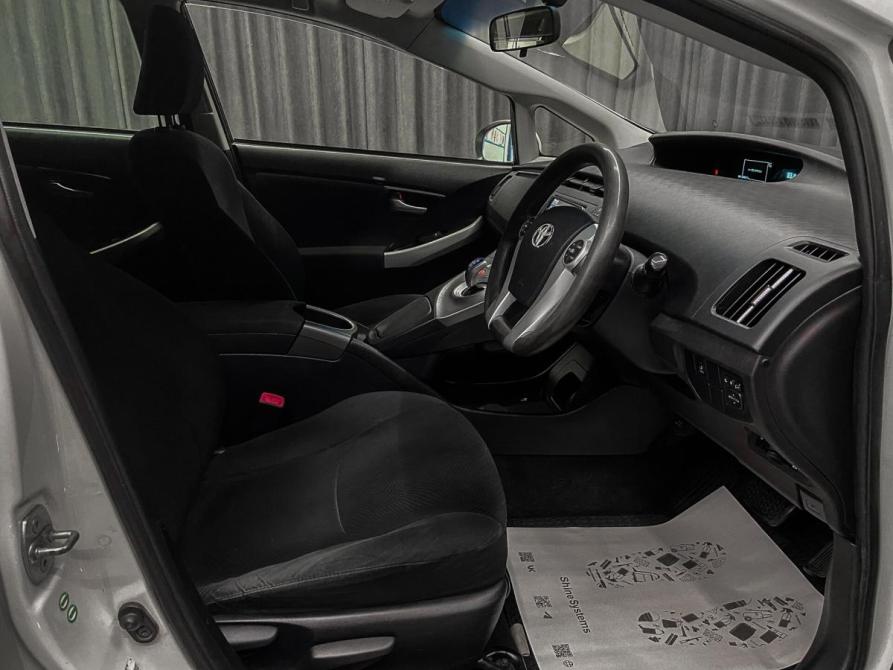 Toyota Prius III Рестайлинг (XW30) Красноярск  - изображение 9