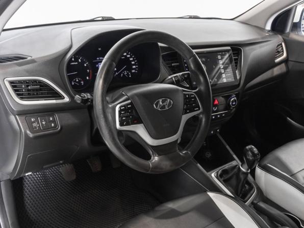 Hyundai Solaris II с пробегом 2017 года, цена 1 150 000 рублей, 164334 км, седан, Автокод Объявления
