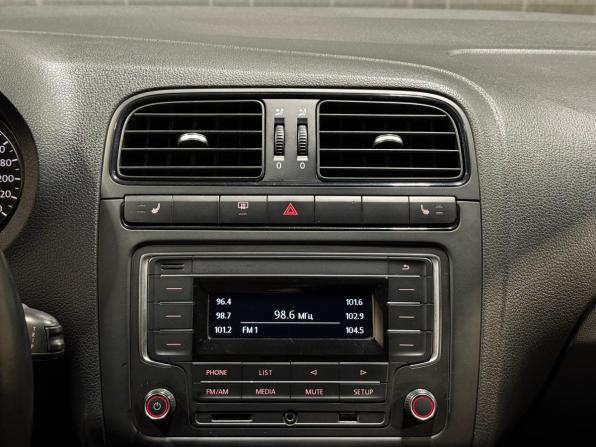 Volkswagen Polo V Рестайлинг с пробегом 2017 года, цена 1 190 000 рублей, 120972 км, седан, Автокод Объявления