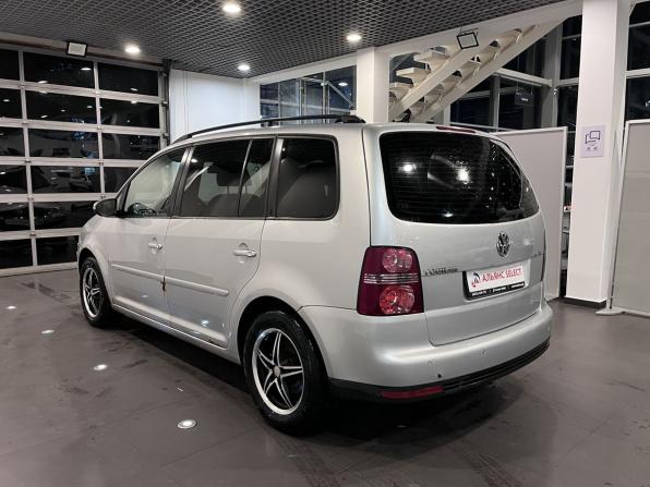Volkswagen Touran I Рестайлинг с пробегом 2010 года, цена 584 000 рублей, 254263 км, компактвэн, Автокод Объявления