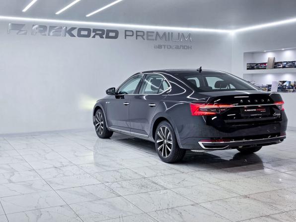 Skoda Superb III Рестайлинг с пробегом 2024 года, цена 3 250 000 рублей, 125 км, лифтбек, Автокод Объявления