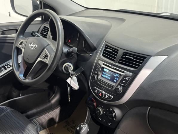 Hyundai Solaris I Рестайлинг с пробегом 2015 года, цена 1 095 000 рублей, 111720 км, седан, Автокод Объявления