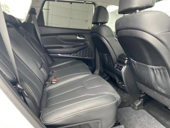 Hyundai Santa Fe IV Рестайлинг с пробегом 2023 года, цена 4 396 000 рублей, 61050 км, внедорожник, Автокод Объявления