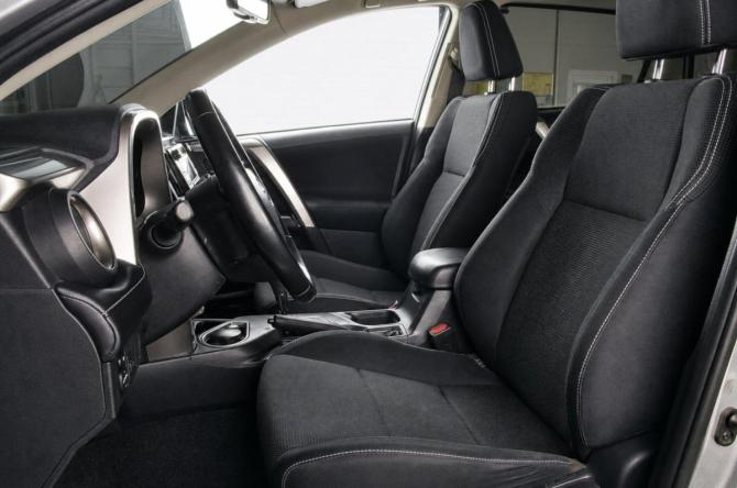 Toyota RAV4 IV (XA40) Рестайлинг с пробегом 2018 года, цена 2 239 000 рублей, 269727 км, внедорожник, Автокод Объявления