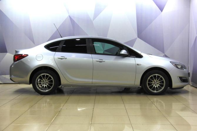 Opel Astra J Рестайлинг с пробегом 2014 года, цена 798 800 рублей, 224683 км, седан, Автокод Объявления