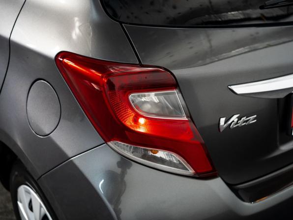 Toyota Vitz III (XP130) Рестайлинг с пробегом 2015 года, цена 749 500 рублей, 179996 км, хэтчбек, Автокод Объявления