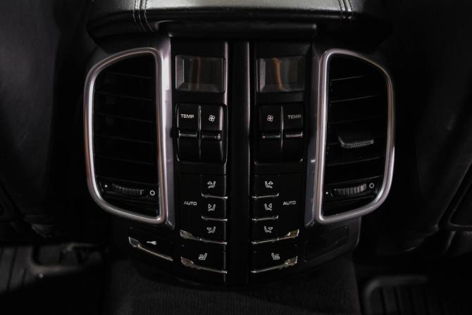 Porsche Cayenne II (958) с пробегом 2011 года, цена 2 629 000 рублей, 230000 км, внедорожник, Автокод Объявления