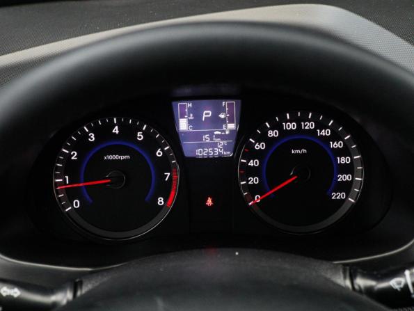 Hyundai Solaris I Рестайлинг с пробегом 2015 года, цена 1 000 000 рублей, 102000 км, хэтчбек, Автокод Объявления