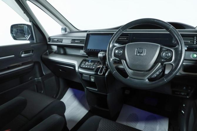 Honda Stepwgn V с пробегом 2015 года, цена 1 699 000 рублей, 130000 км, минивэн, Автокод Объявления