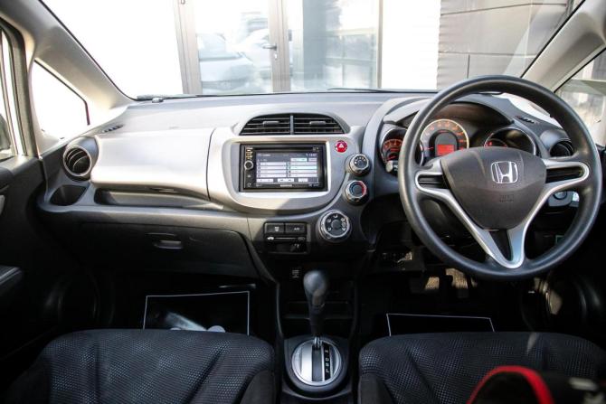 Honda Fit II с пробегом 2011 года, цена 800 000 рублей, 88000 км, хэтчбек, Автокод Объявления