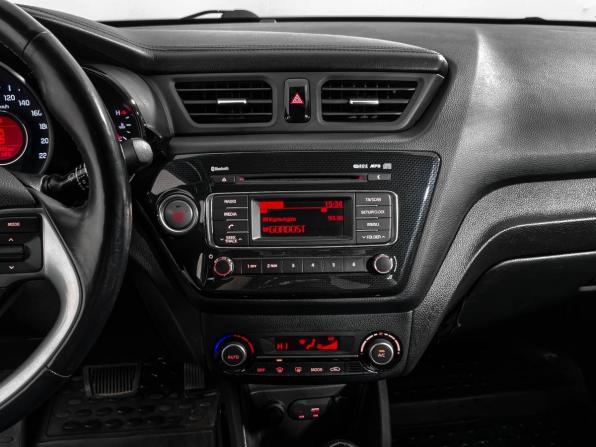 Kia Rio III Рестайлинг с пробегом 2016 года, цена 980 000 рублей, 141444 км, хэтчбек, Автокод Объявления