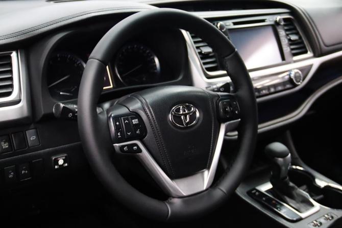 Toyota Highlander III (XU50) с пробегом 2014 года, цена 2 580 850 рублей, 278224 км, внедорожник, Автокод Объявления