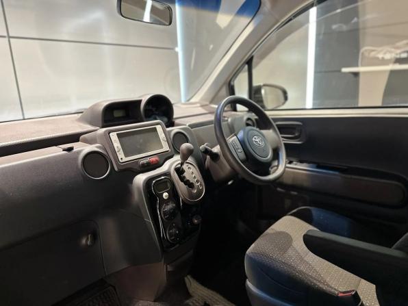 Toyota Spade с пробегом 2013 года, цена 890 000 рублей, 134262 км, компактвэн, Автокод Объявления
