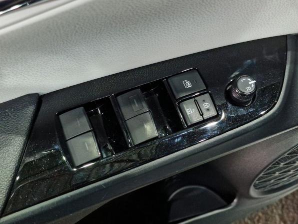 Toyota Prius IV Рестайлинг (XW50) с пробегом 2019 года, цена 2 090 000 рублей, 96430 км, лифтбек, Автокод Объявления