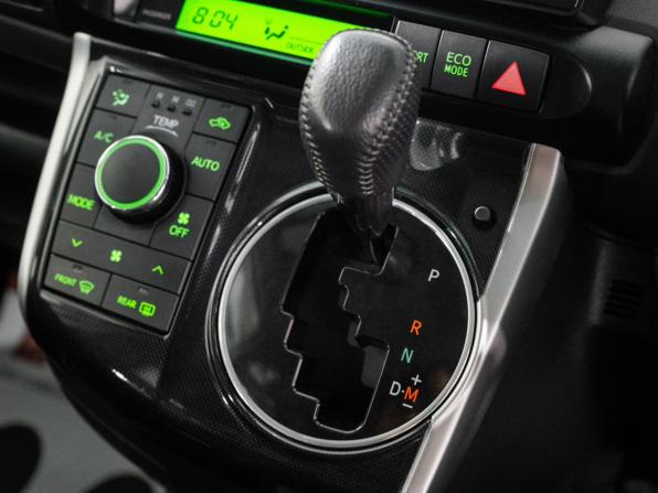 Toyota Wish II Рестайлинг с пробегом 2013 года, цена 1 400 500 рублей, 157282 км, минивэн, Автокод Объявления