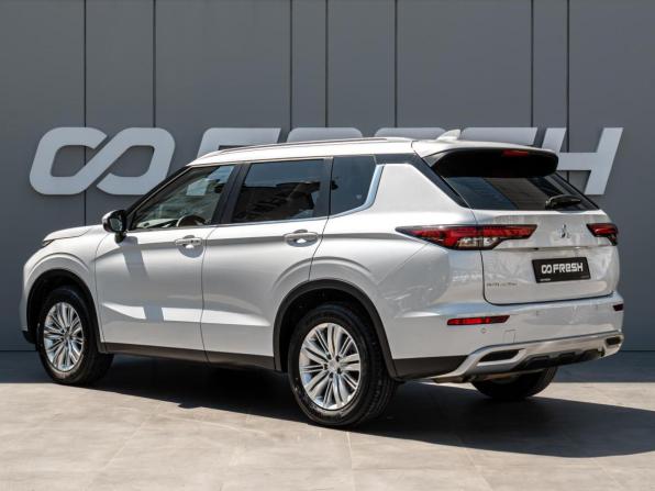 Mitsubishi Outlander IV с пробегом 2024 года, цена 5 200 000 рублей, 12222 км, внедорожник, Автокод Объявления