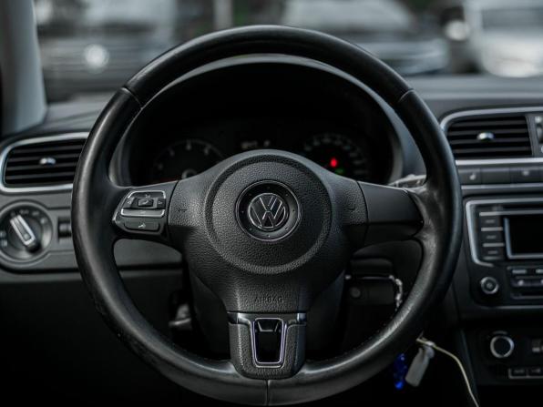 Volkswagen Polo V с пробегом 2014 года, цена 625 000 рублей, 233695 км, седан, Автокод Объявления