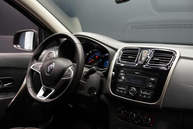 Renault Logan II Рестайлинг с пробегом 2018 года, цена 745 000 рублей, 194000 км, седан, Автокод Объявления