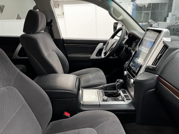 Toyota Land Cruiser 200 Series Рестайлинг 2 с пробегом 2018 года, цена 5 880 000 рублей, 190000 км, внедорожник, Автокод Объявления