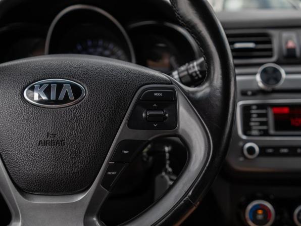 Kia Rio III Рестайлинг с пробегом 2016 года, цена 999 000 рублей, 158538 км, седан, Автокод Объявления