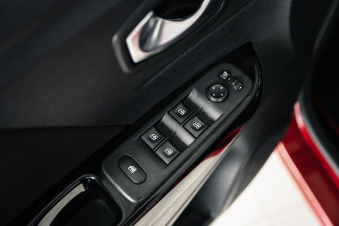 Renault Kaptur I Рестайлинг с пробегом 2021 года, цена 1 200 000 рублей, 145432 км, внедорожник, Автокод Объявления
