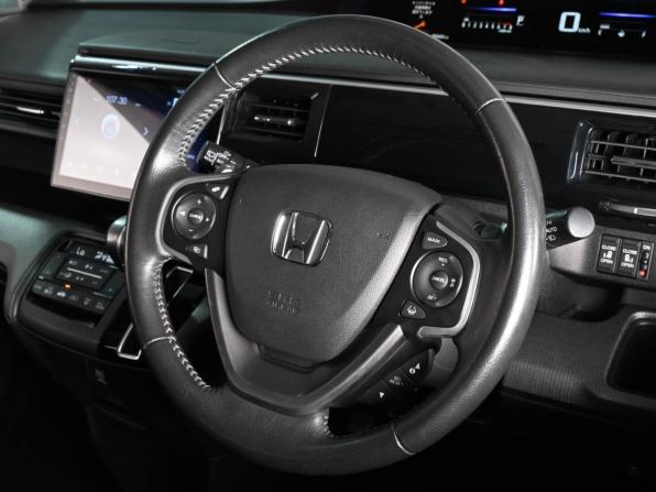 Honda Stepwgn V Рестайлинг с пробегом 2019 года, цена 2 399 000 рублей, 84684 км, минивэн, Автокод Объявления