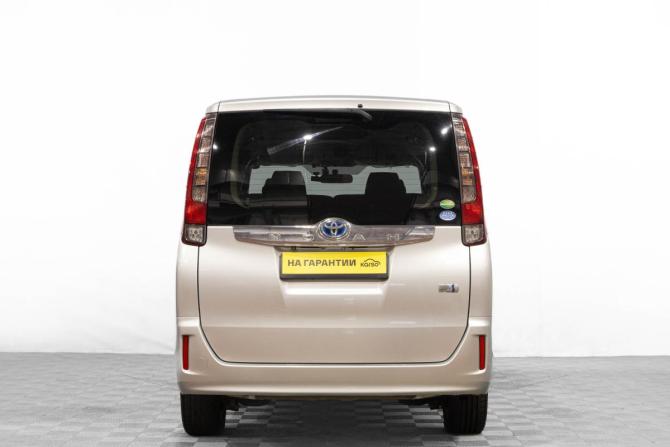Toyota Noah III (R80) с пробегом 2015 года, цена 1 899 000 рублей, 126000 км, минивэн, Автокод Объявления