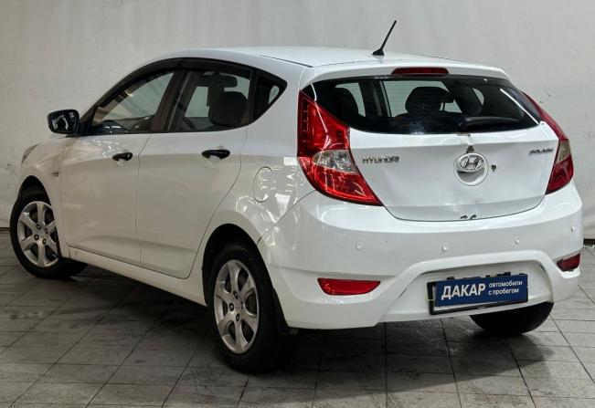 Hyundai Solaris I с пробегом 2013 года, цена 650 000 рублей, 135000 км, хэтчбек, Автокод Объявления