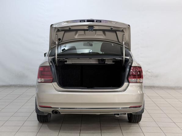 Volkswagen Polo V Рестайлинг с пробегом 2015 года, цена 890 000 рублей, 100860 км, седан, Автокод Объявления