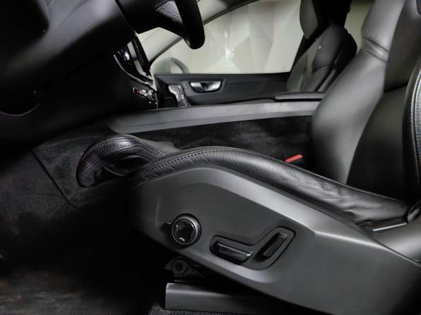 Volvo XC60 II с пробегом 2021 года, цена 4 075 000 рублей, 91663 км, внедорожник, Автокод Объявления