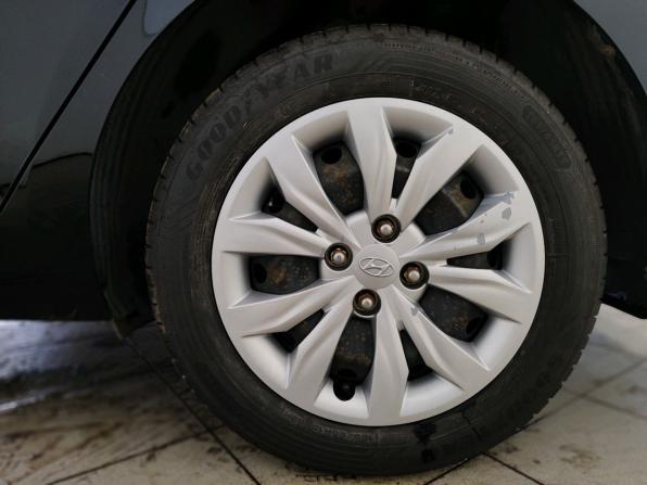 Hyundai Solaris II с пробегом 2017 года, цена 1 189 000 рублей, 59677 км, седан, Автокод Объявления
