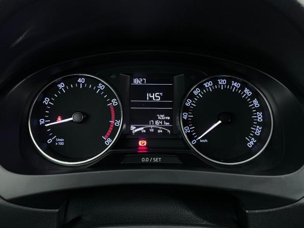 Skoda Rapid I с пробегом 2016 года, цена 985 000 рублей, 171600 км, лифтбек, Автокод Объявления