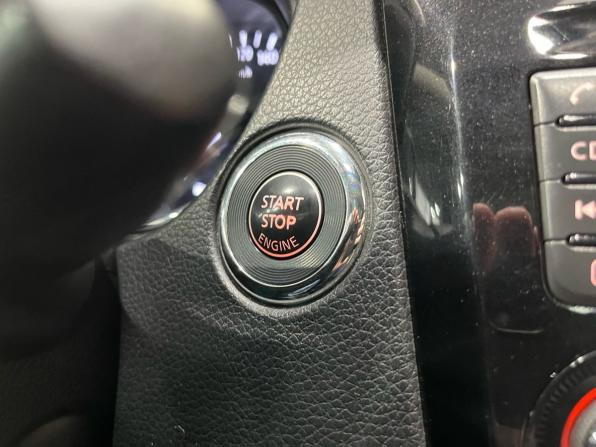 Nissan Qashqai II с пробегом 2015 года, цена 1 744 000 рублей, 128420 км, внедорожник, Автокод Объявления