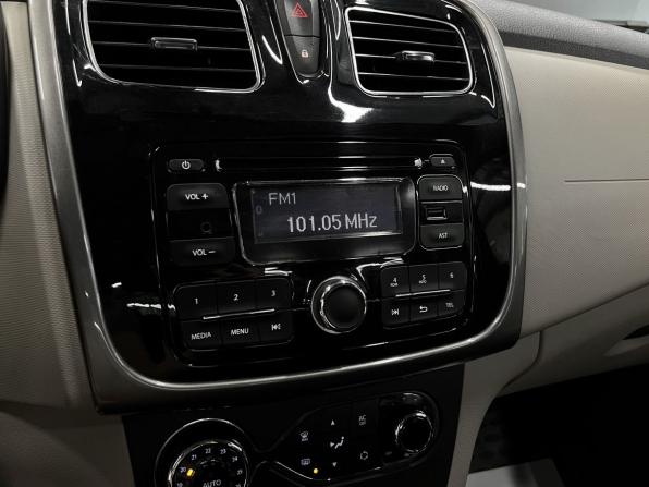 Renault Logan II с пробегом 2015 года, цена 760 000 рублей, 137327 км, седан, Автокод Объявления