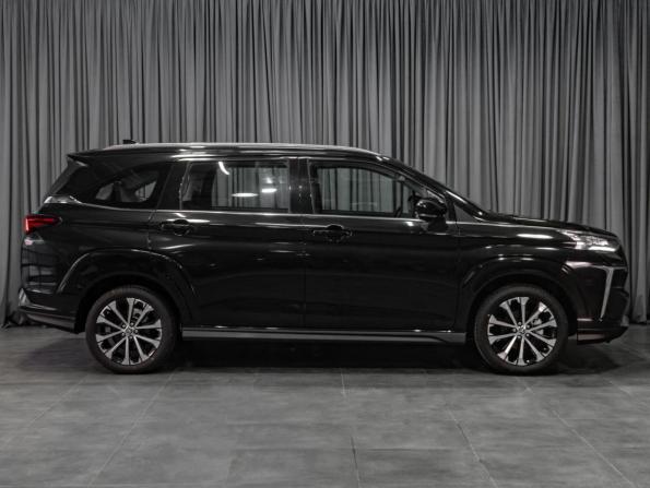 Toyota Veloz с пробегом 2023 года, цена 4 239 000 рублей, 74 км, минивэн, Автокод Объявления