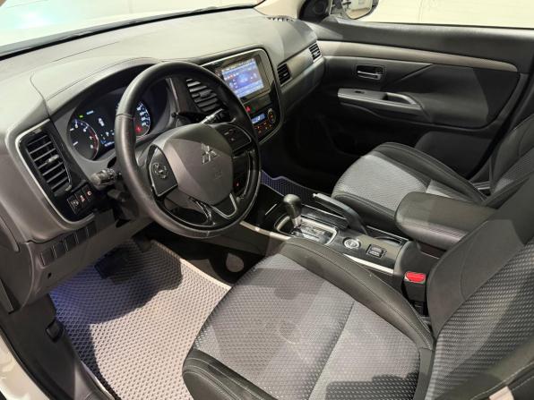 Mitsubishi Outlander III Рестайлинг 2 с пробегом 2017 года, цена 1 925 000 рублей, 161000 км, внедорожник, Автокод Объявления