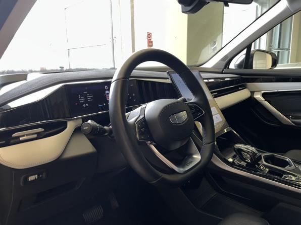 Geely Atlas II с пробегом 2024 года, цена 3 080 000 рублей, 50200 км, внедорожник, Автокод Объявления