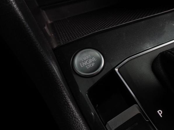 Volkswagen Tiguan II с пробегом 2018 года, цена 1 908 000 рублей, 138028 км, внедорожник, Автокод Объявления